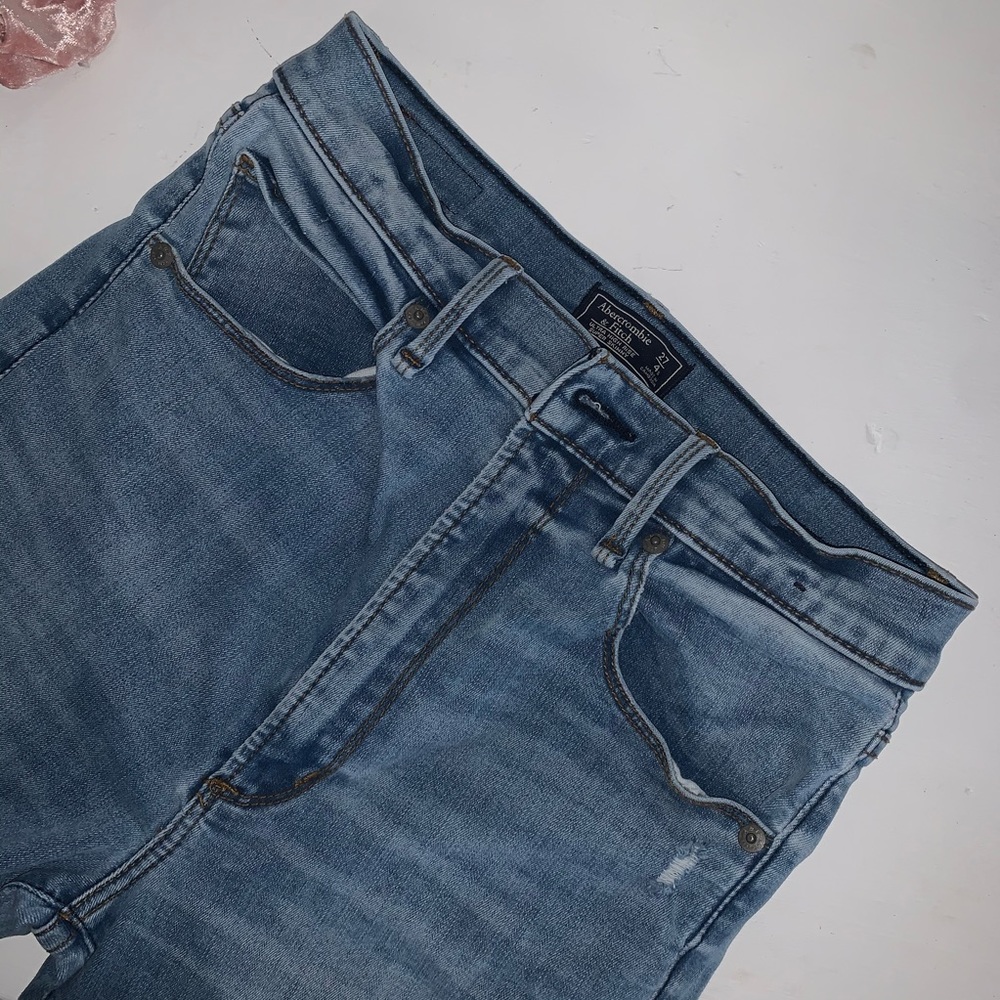 ABERCROMBIE HIGH WAISTED JEANS